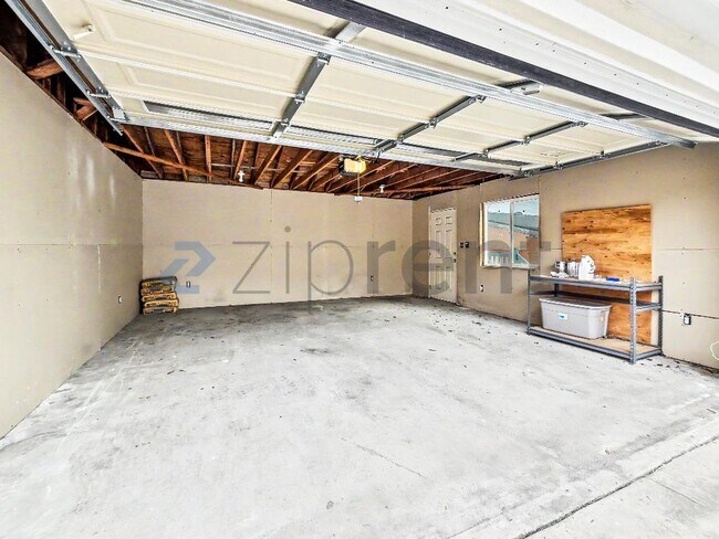 Building Photo - 914 Alpha St