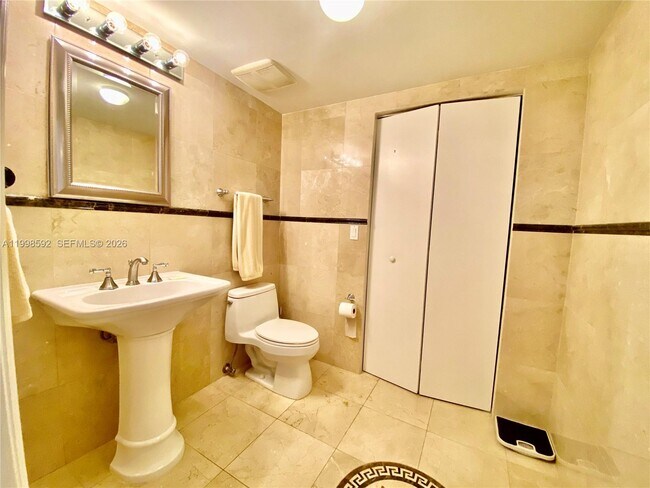 Building Photo - 16699 Collins Ave