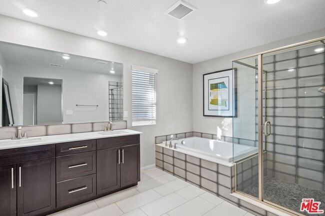 Building Photo - 1203 Beach Ln