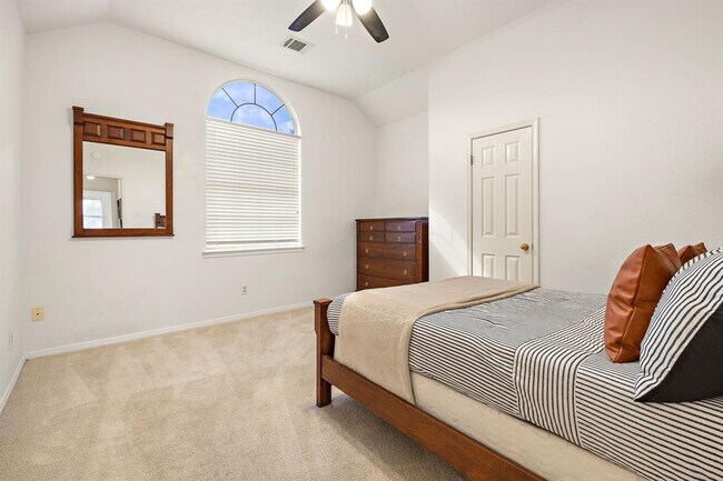 Building Photo - 13039 Scofield Farms Dr