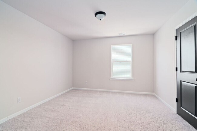 Building Photo - Elegant & Spacious Home in Summerville’s Cane Bay Community