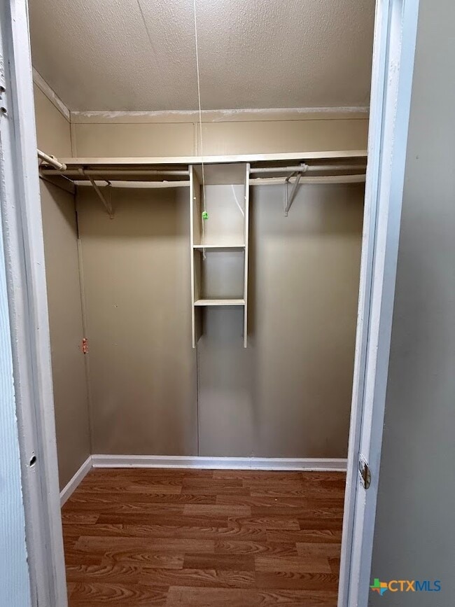 Building Photo - 519 Royal Oak Dr