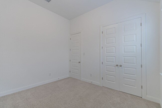 Building Photo - 124 Shagbark Trl