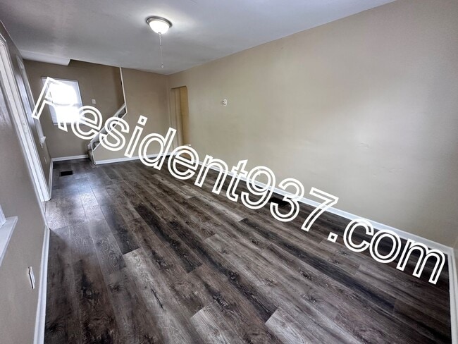 Building Photo - 3 Bed 1 bath