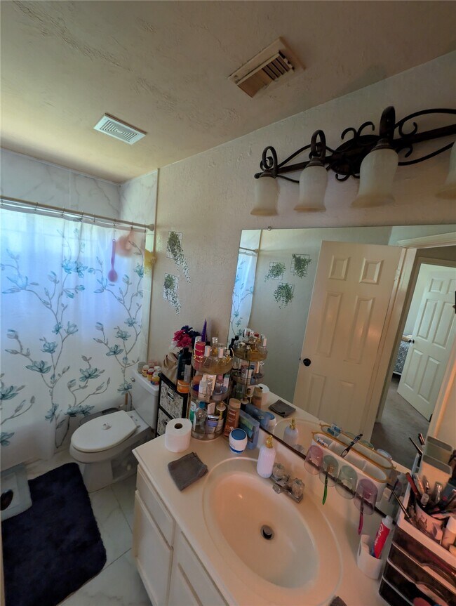 Building Photo - 130 Songful Woods Pl