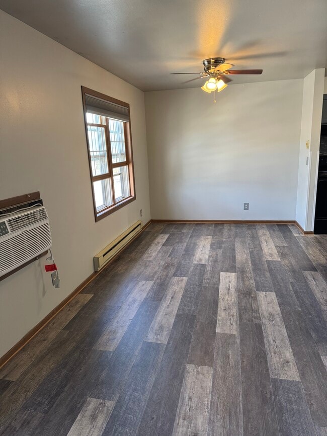 Building Photo - 930 Iowa Ave