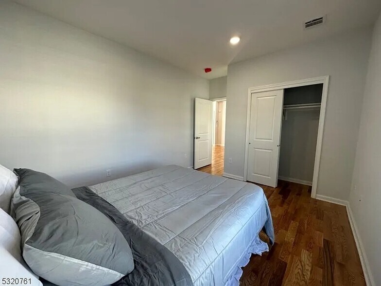 Building Photo - 558 Court St