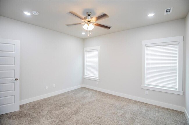 Building Photo - 437 Ramsey St