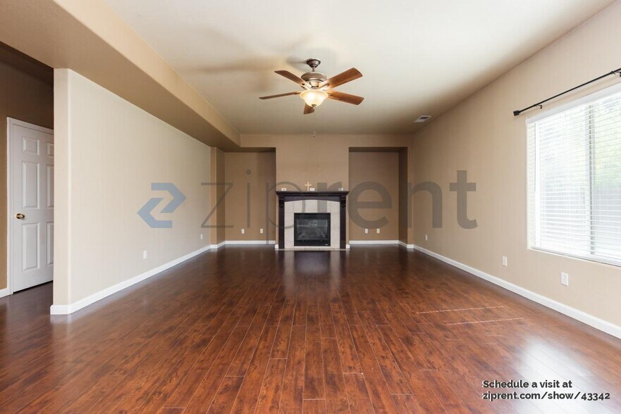 Building Photo - 2422 Carson Ave