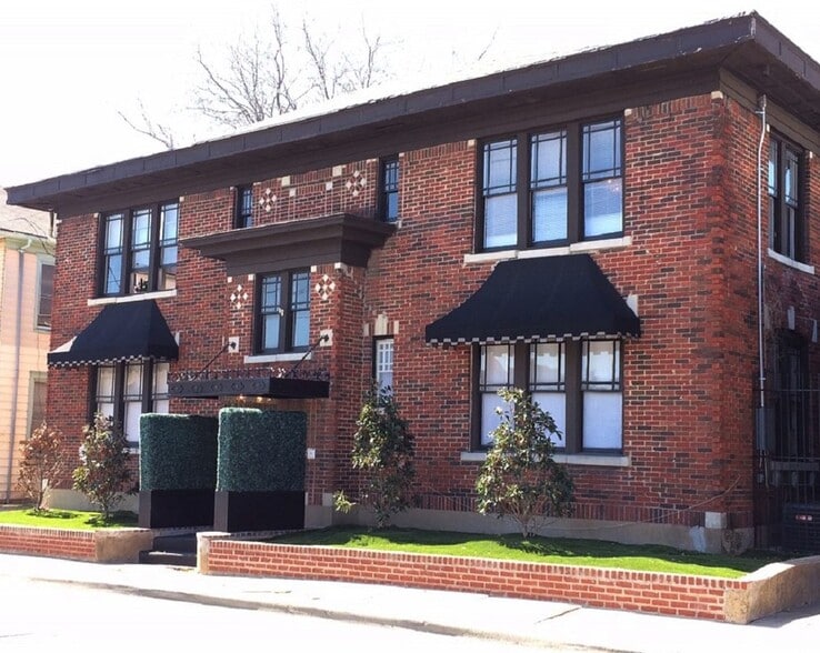 Building Photo - Paramount