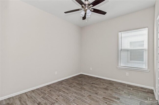 Building Photo - 9 W Sucre Dr