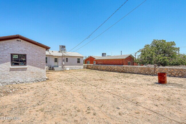 Building Photo - 1313 Ange St