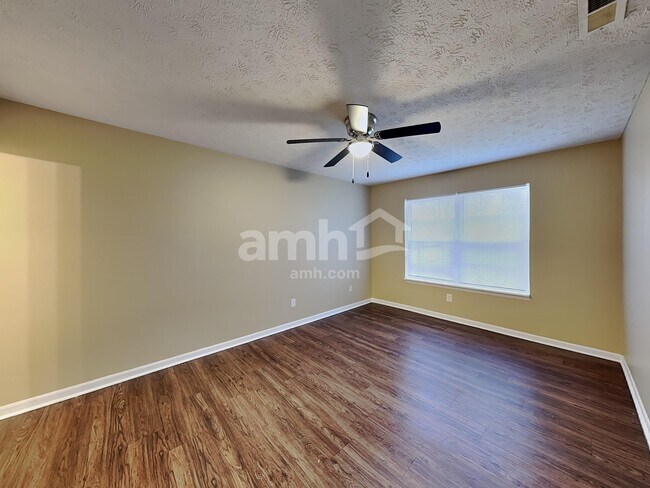 Building Photo - 2040 Theodore Dr