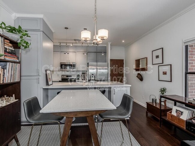 Building Photo - 224 N Poplar St