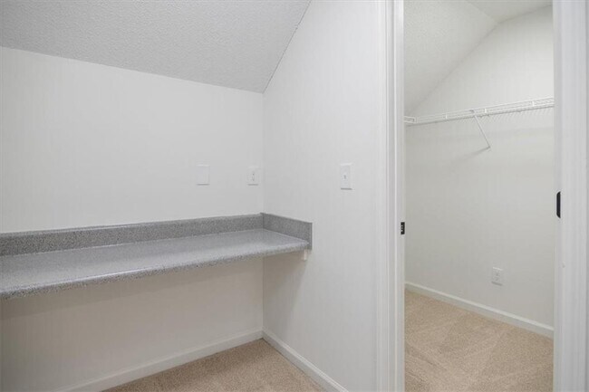 Building Photo - 4033 Ravenwood Ct
