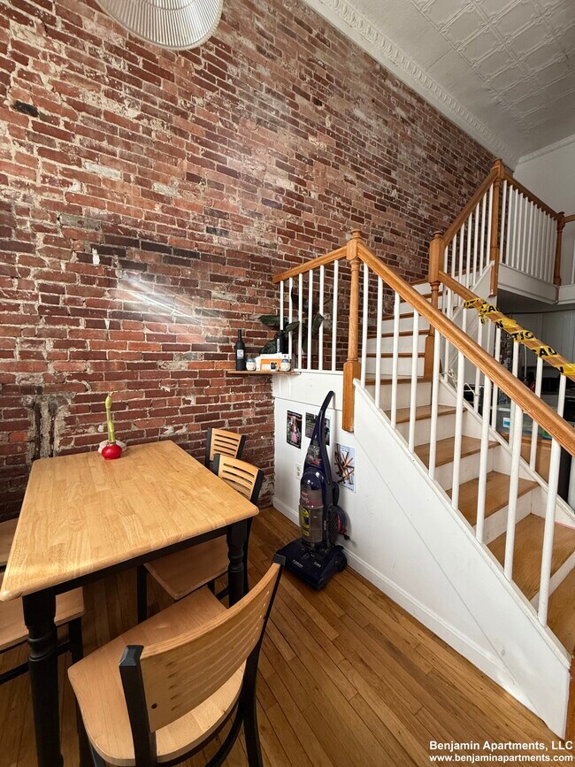 Building Photo - 168 Northampton St