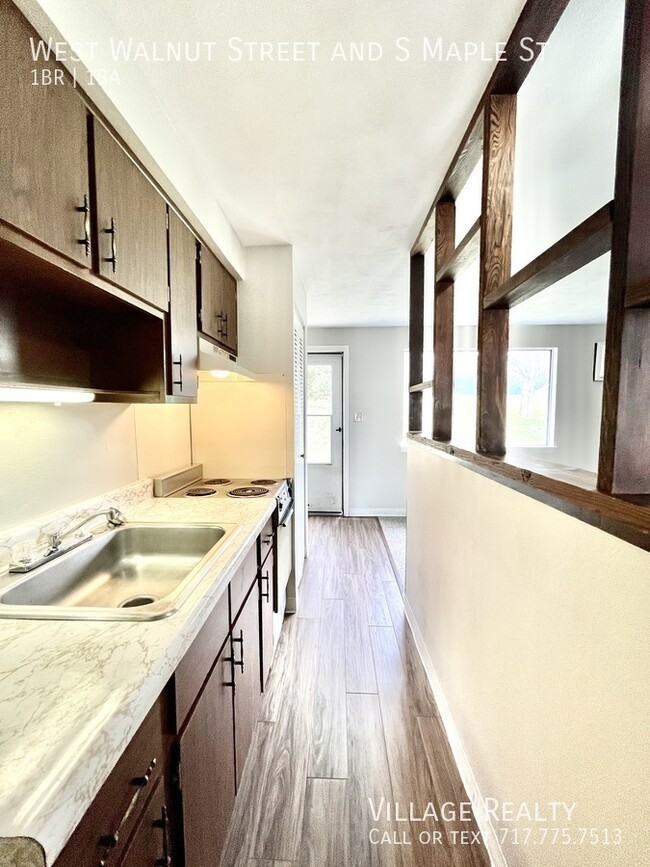 Building Photo - 86 W Walnut St