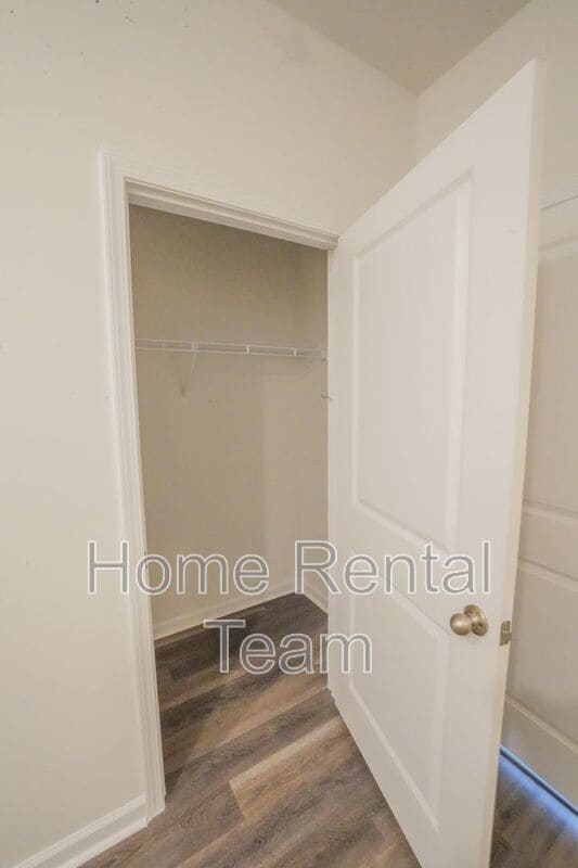 Building Photo - 108 Windrush Pnes
