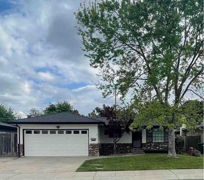 Primary Photo - 2308 Aladdin Way