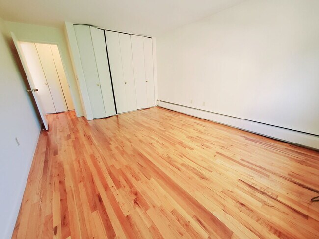 Building Photo - 960 Hope St