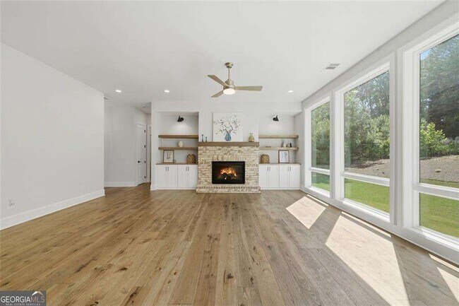 Building Photo - 401 Oakleigh Ave