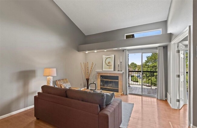 Building Photo - Updated 2 Bed, 2 Bath Top-Floor Condo with...