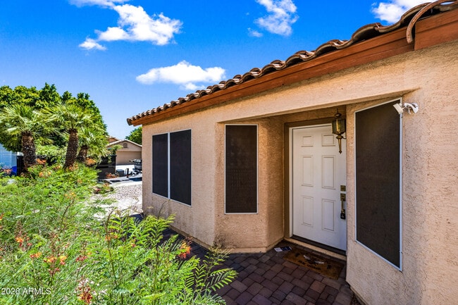Building Photo - 1142 W Sparrow Dr