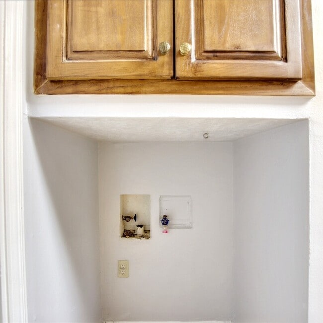 Building Photo - 708 James Dr