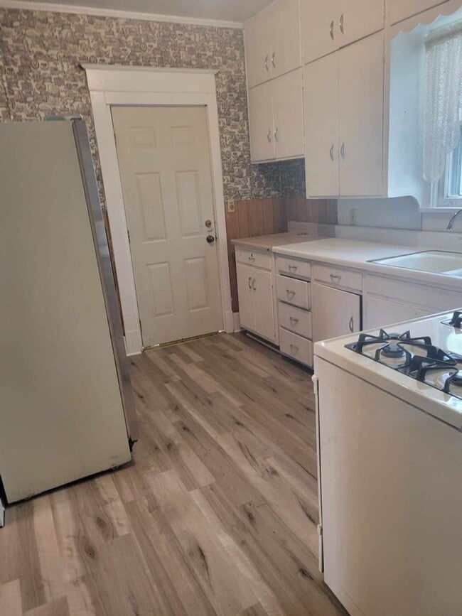 Building Photo - Spacious 3-bedroom 1 bath**$500 OFF FIRST ...