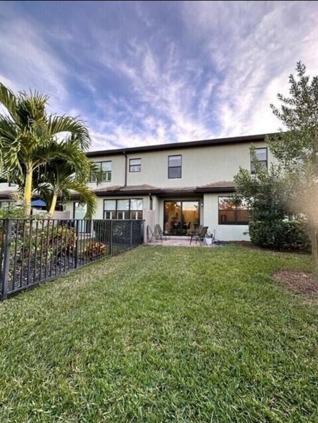 Building Photo - 4460 San Fratello Cir