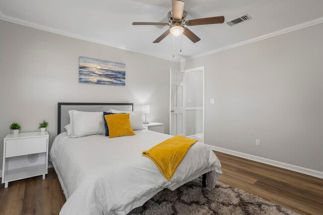 Building Photo - 426 Russell Ave