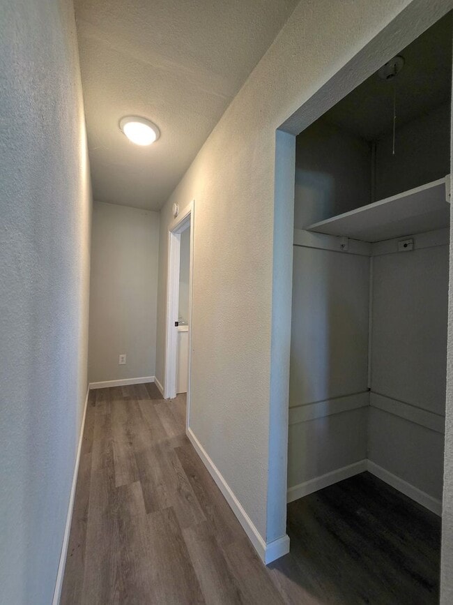 Building Photo - 3 Bedroom 1 Bath Home in Shawnee!