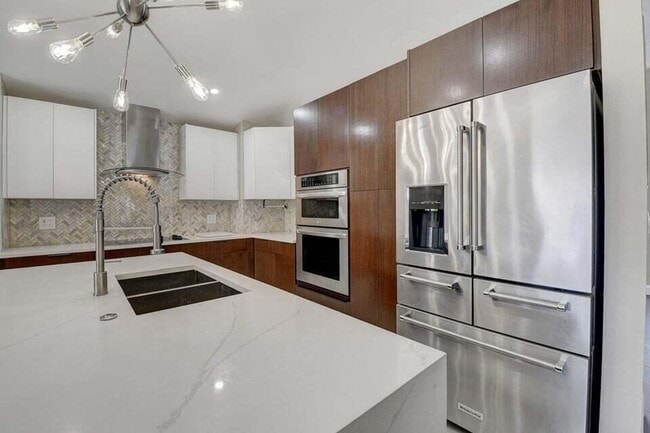 Building Photo - 8561 Tourmaline Blvd