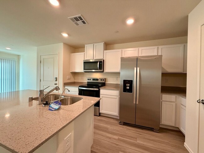 Building Photo - New Townhome for Rent in the Highly Desirable Southwest Area!