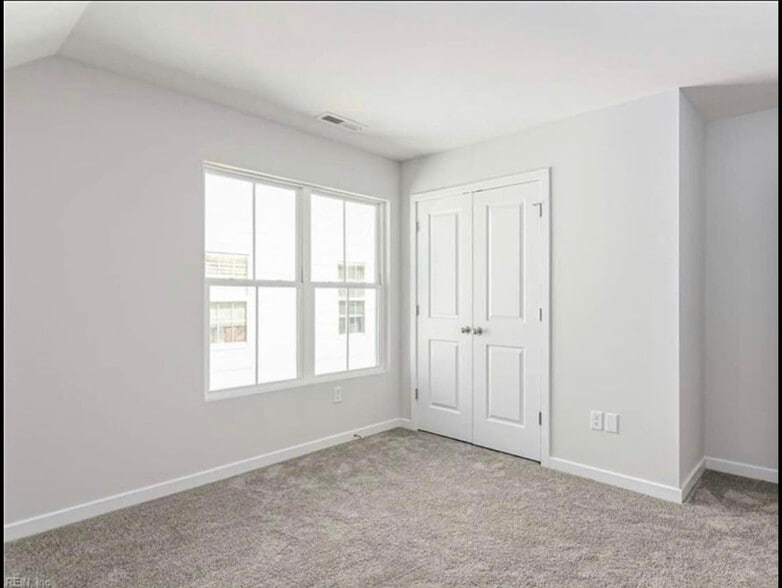 Building Photo - 2606 Middle Ave