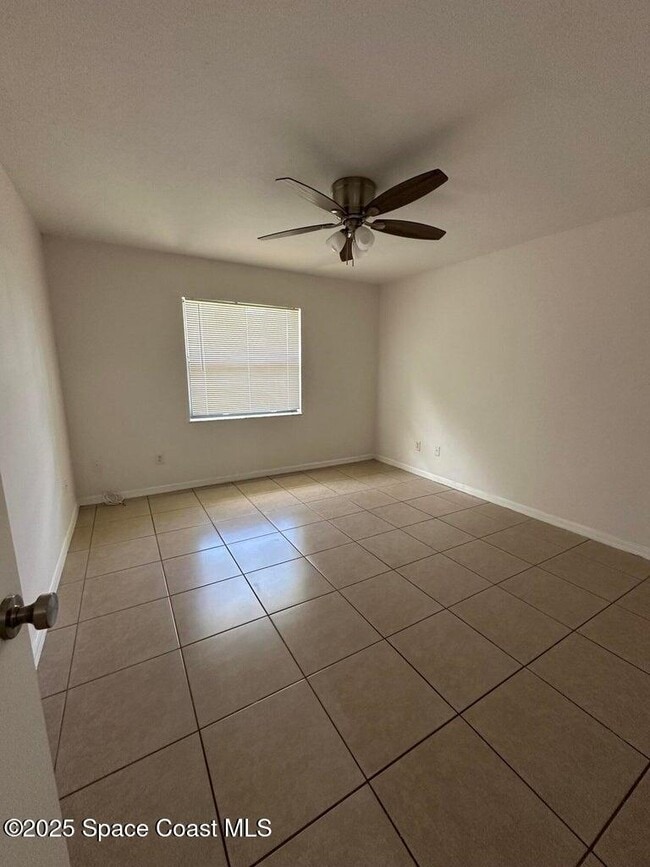 Building Photo - 1217 Schumann Dr