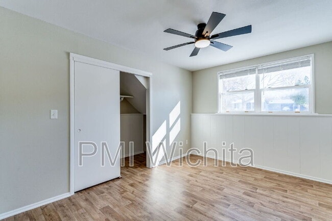 Building Photo - 713 N Dougherty Ave