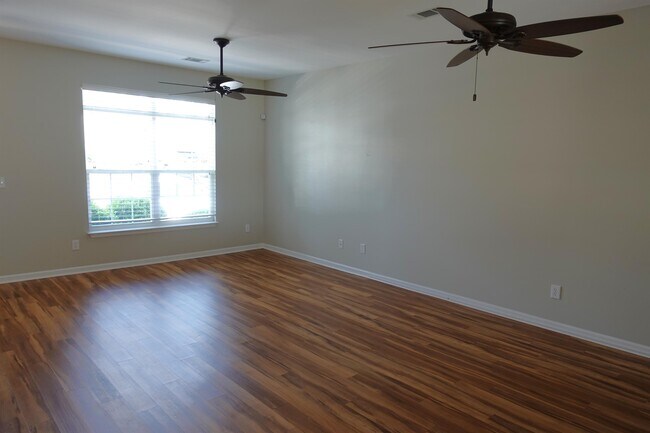 Building Photo - 202 Elise Dr