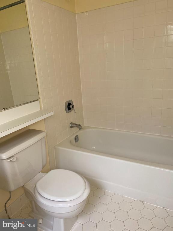 Building Photo - 64 Drewes Ct