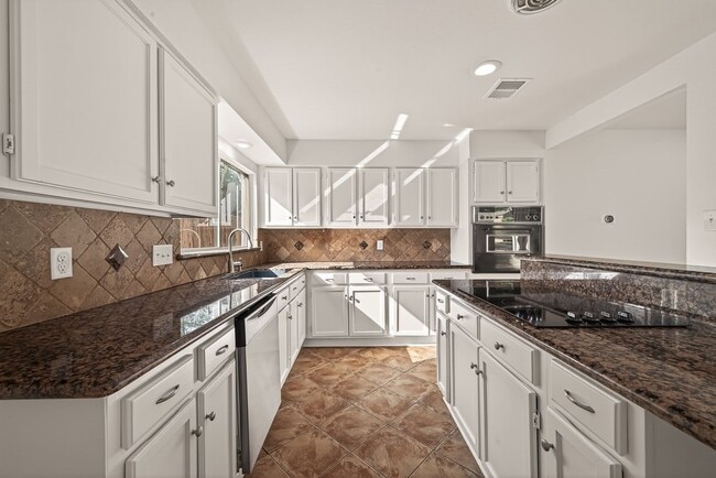 Building Photo - 1007 Apache Falls Dr