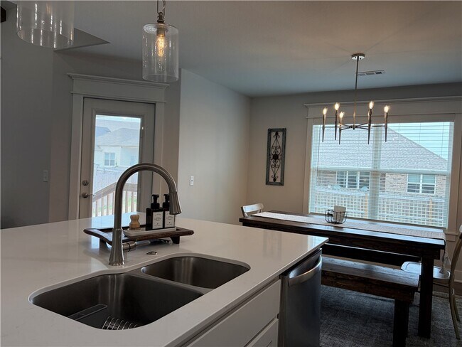 Building Photo - 2739 S Angels Rd