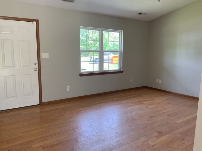 Building Photo - 110 Littleleaf Ct