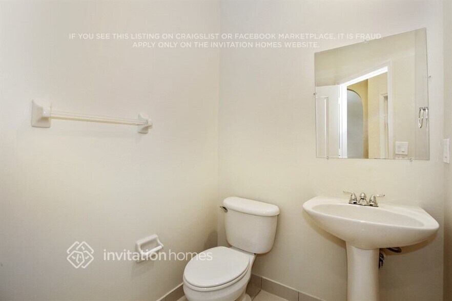 Building Photo - 2208 NE 41st Ave