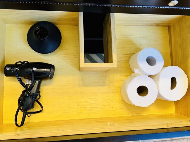 Building Photo - 7012 Ingalls St