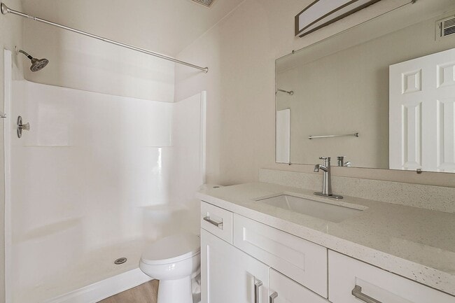 Building Photo - Remodeled 2bed/2ba Townhome - Ask about our Move-in Specials