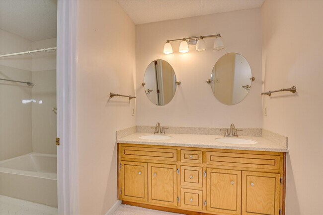 Building Photo - 4628 Peavine Ct