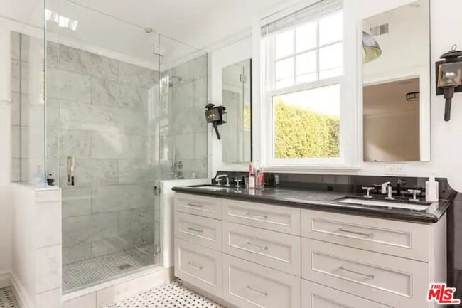 Building Photo - 1972 Stearns Dr