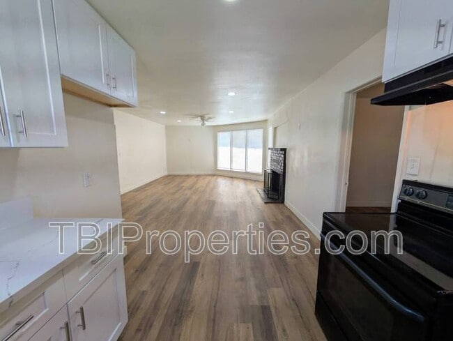 Building Photo - 936 Bradley St