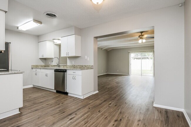 Building Photo - 999 Tomes Ct