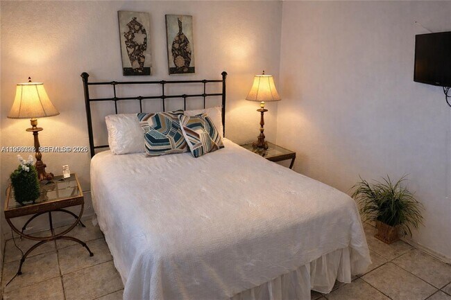 Building Photo - 301 E McNab Rd